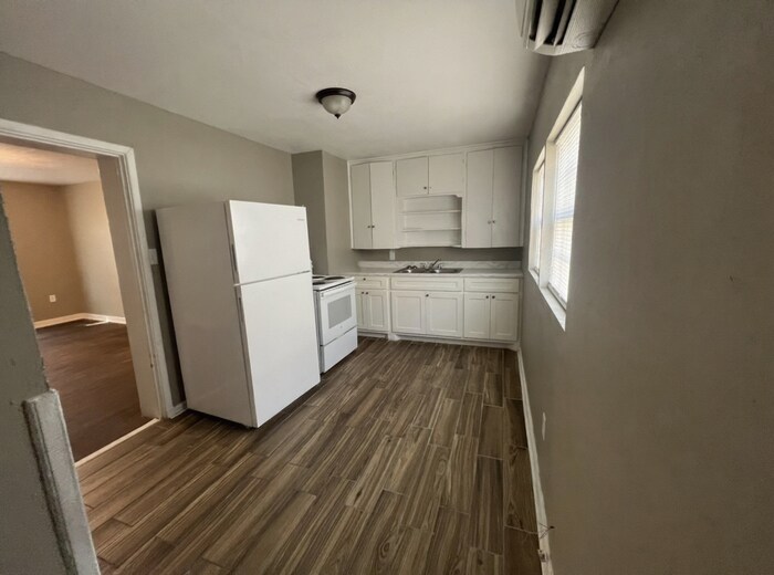 Foto del edificio - New Management, New Look, New You!