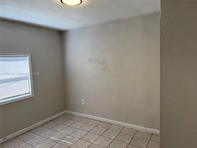 Building Photo - 153 NW 35th St