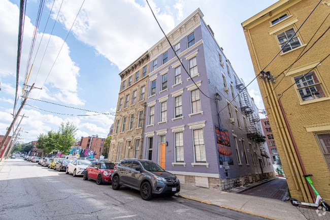 Building Photo - 309 E 13th St