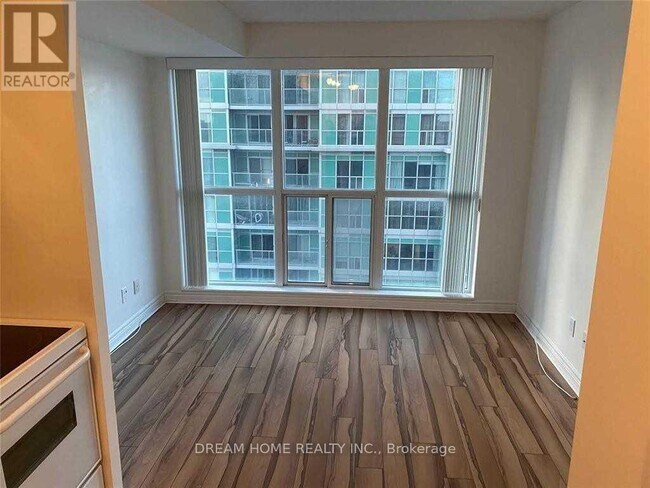 Photo du bâtiment - 50 Town Centre Court