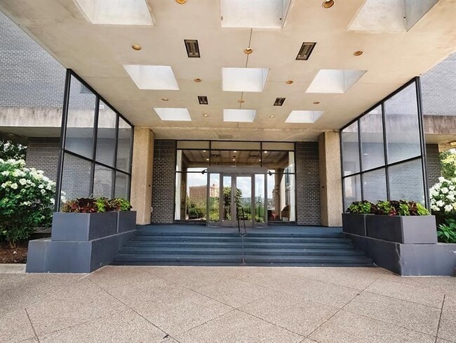Building Photo - 112 Washington Pl