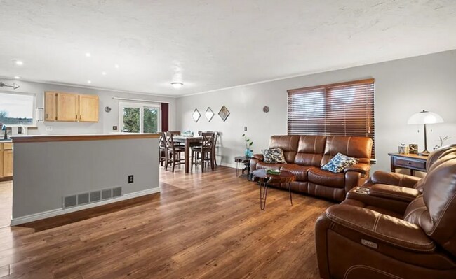 Building Photo - 3060 Maverick Dr