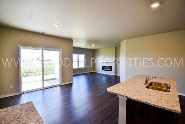 Foto del edificio - 4 Bed 2 Bath Home in the Waukee School Dis...