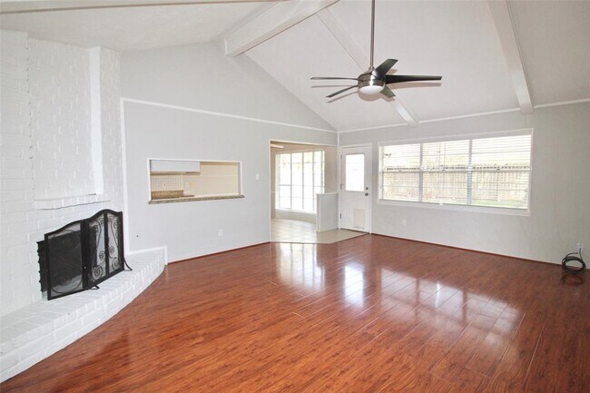 Foto del edificio - 13511 Brook Hollow Dr