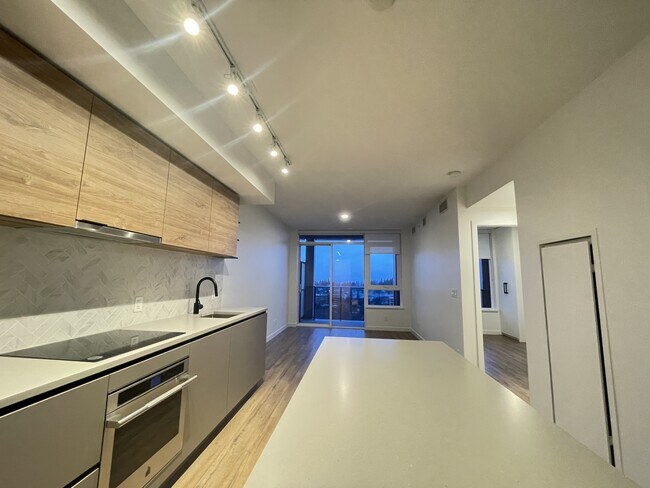 Building Photo - 10448 University Dr