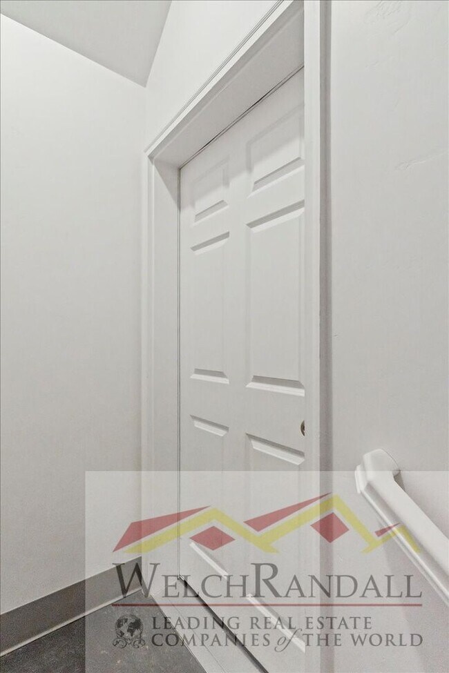 Foto del edificio - Townhome with Style and Space Close to Dow...