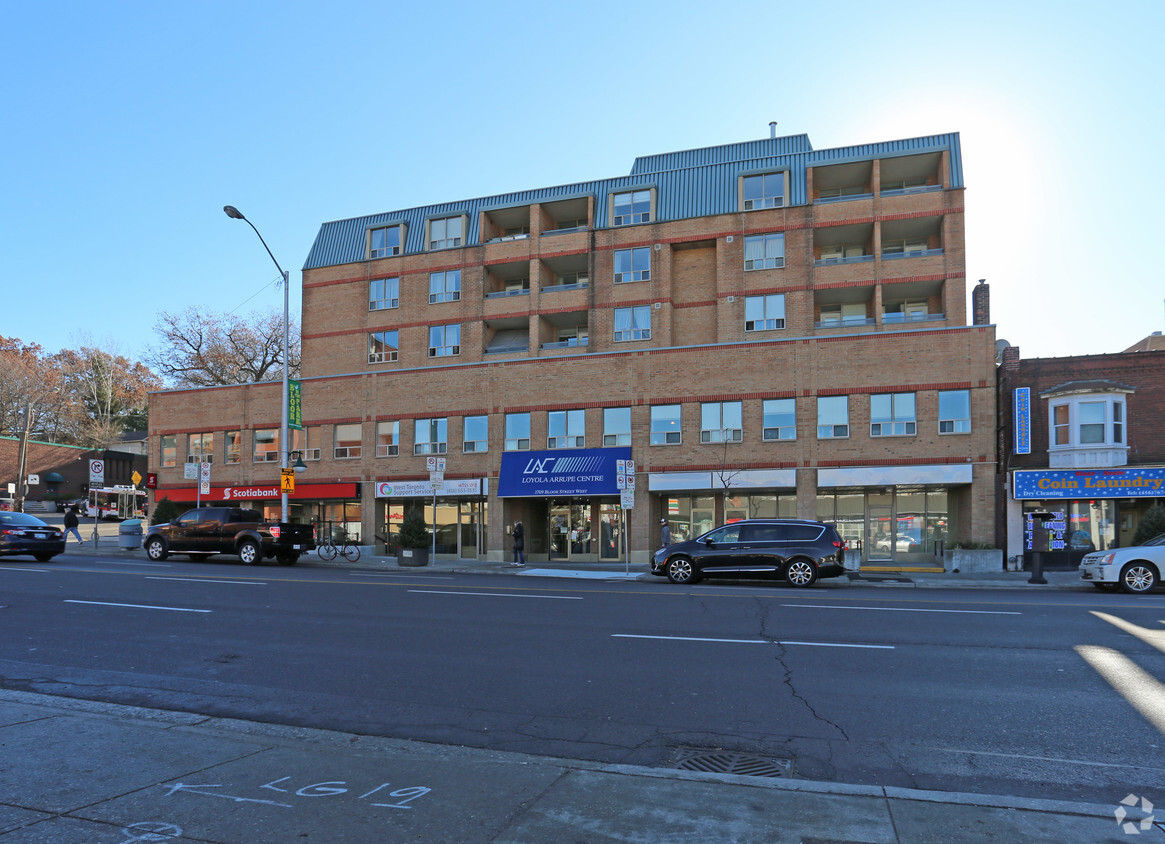 Building Photo - 1709 Bloor St W