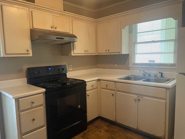 Building Photo - 3 Bedroom/1 Bath Home