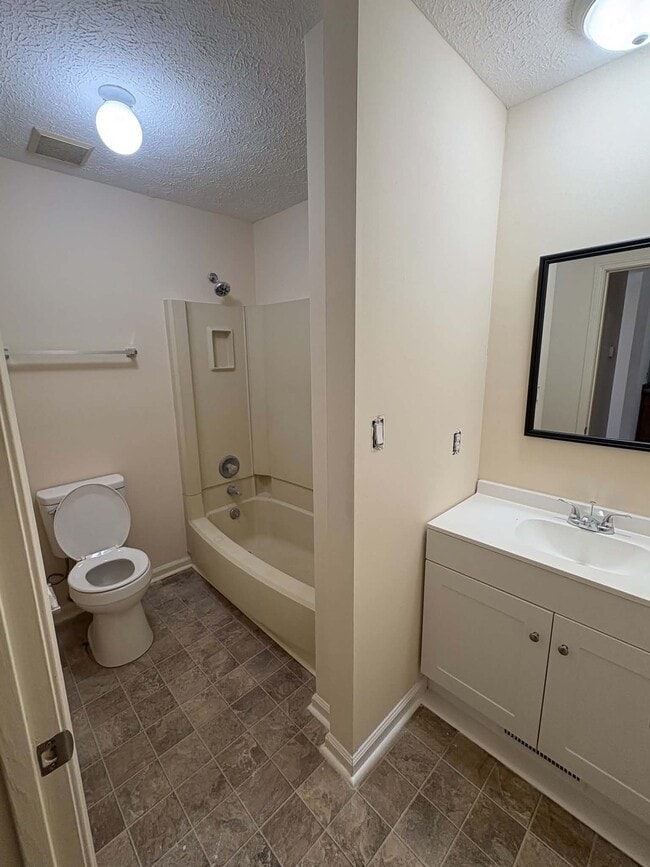 Building Photo - 1610 Flanigan Ct