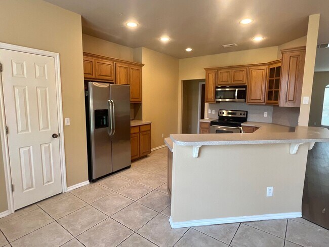 Foto del edificio - Gorgeous 3 Bed 2 Bath In Edmond