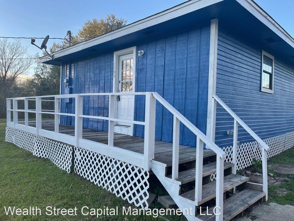 Foto principal - 3 br, 1 bath House - 1295 Goldsborough Dr