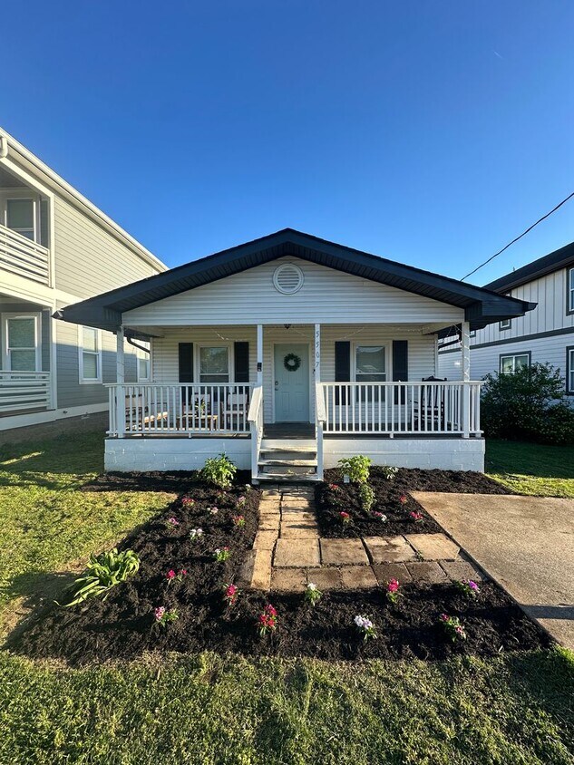 Primary Photo - Charming Nations House