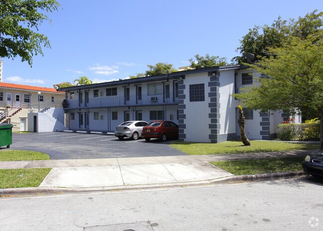 Foto del edificio - 251 Madeira Ave