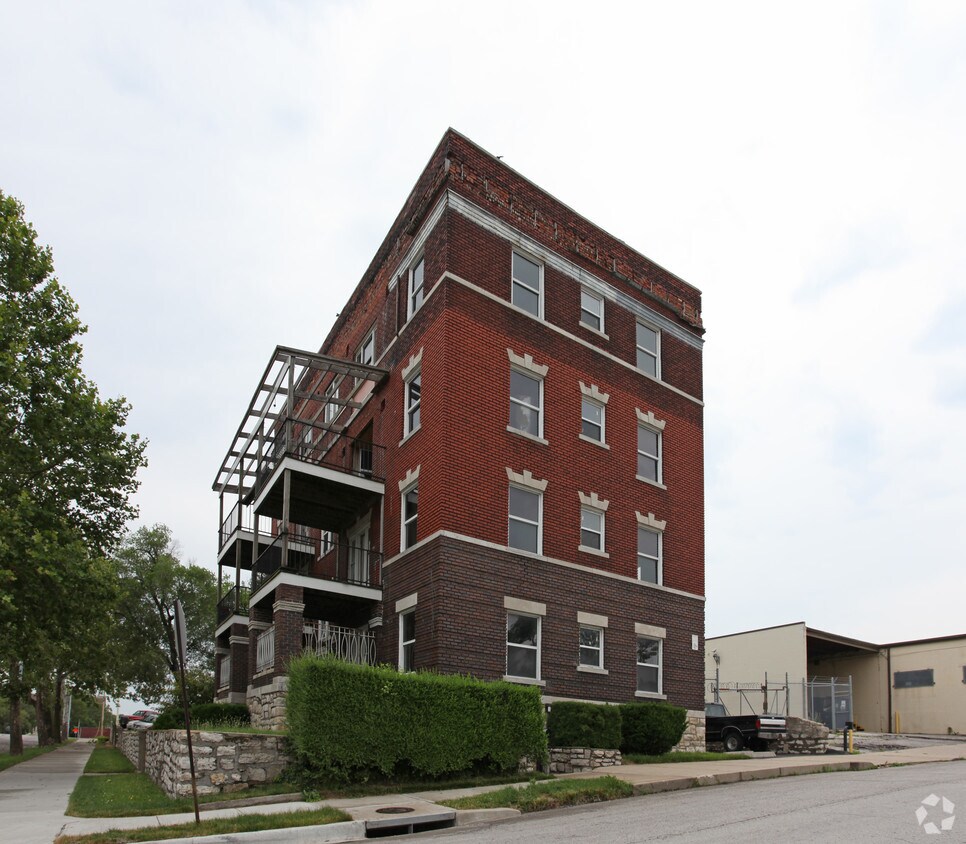 12011203 Admiral Blvd, Kansas City, MO 64106 Apartments in Kansas