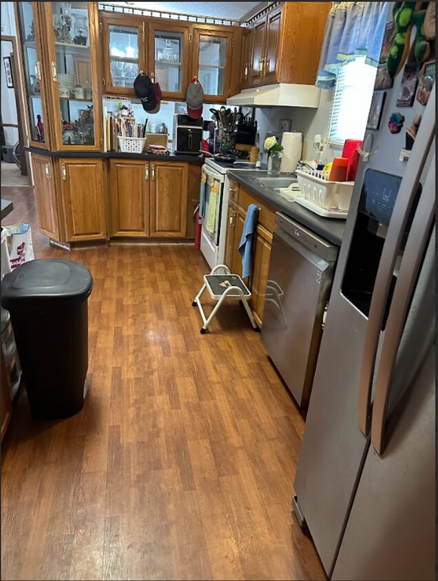 Building Photo - Newly Remodeled 3 Bedrrom– Move-In Ready!