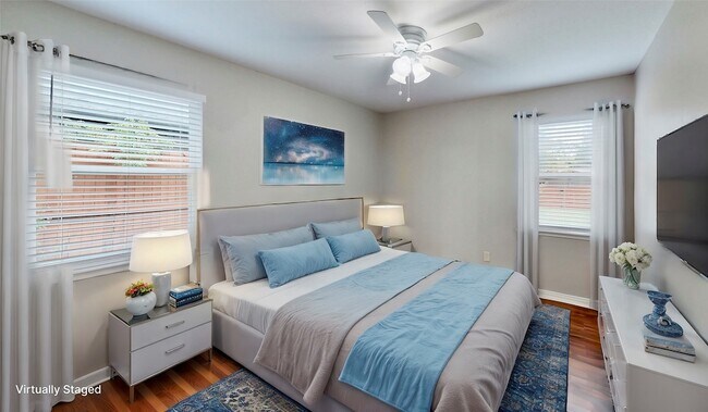 Foto del edificio - 1404 Meadowcrest Dr