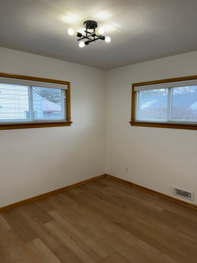 Foto del edificio - 15316 Greendale Rd