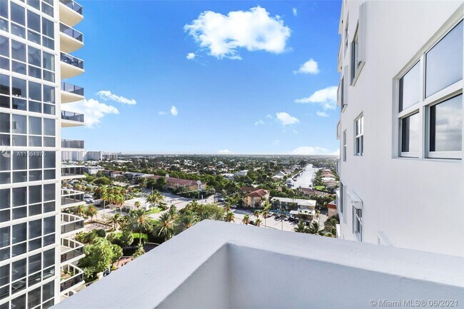 Building Photo - 4250 Galt Ocean Dr