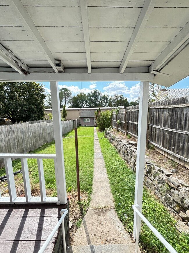 Foto del edificio - 2 BR Home Available in Catasauqua, PA