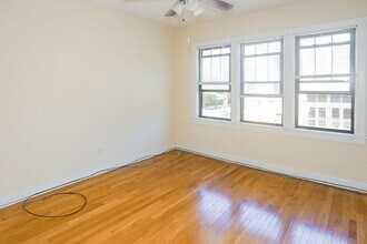 Building Photo - 2254 N Southport Ave