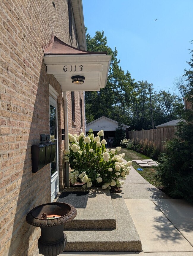 Foto del edificio - 6113 N Karlov Ave