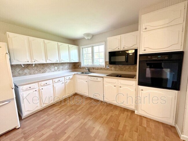Building Photo - 414 Marie Ln