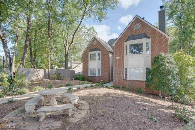 Building Photo - 2071 Defoors Ferry Rd NW