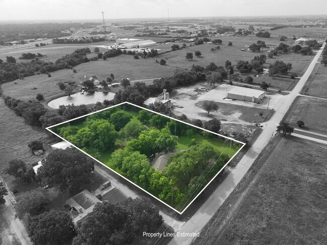 Foto del edificio - 915 Farmers Rd