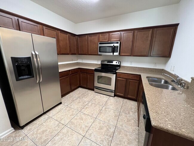 Building Photo - 4908 Key Lime Dr