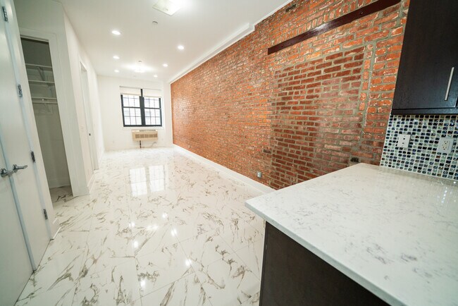 Foto del edificio - 2577 22nd St