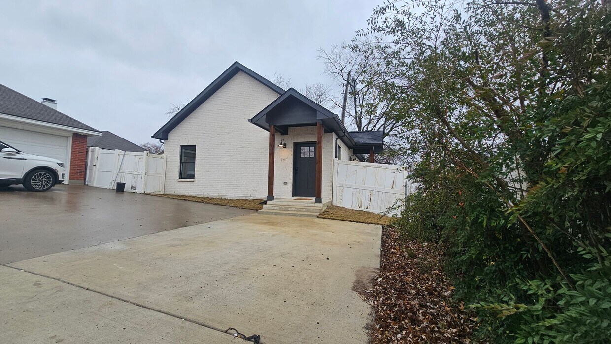 Foto del edificio - 3817 Yellowstone Pl