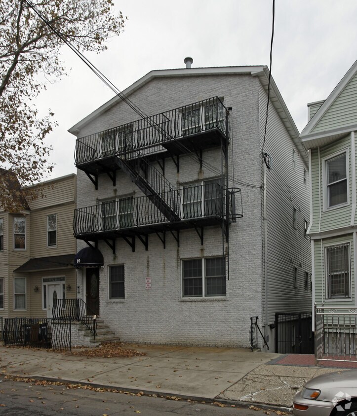 Building Photo - 19 Van Wagenen Ave