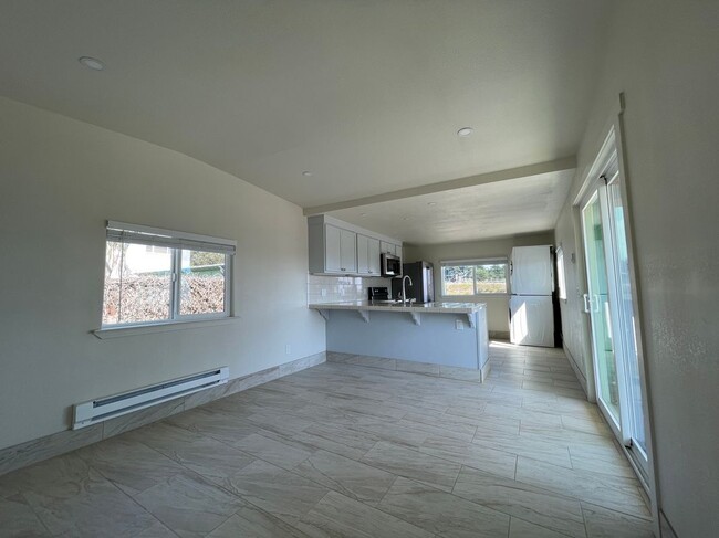 Building Photo - 7981 Moss Landing Rd