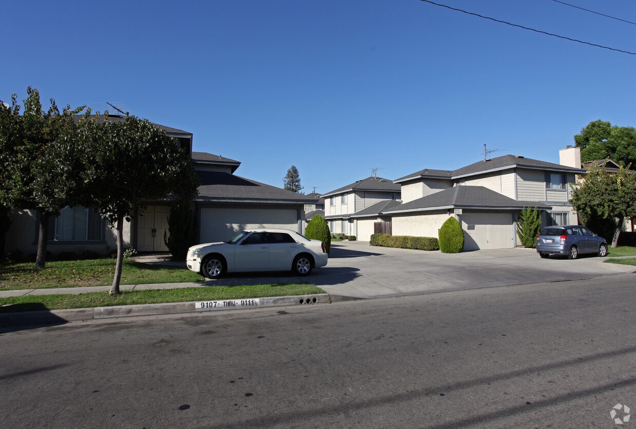 Primary Photo - 9009-9019 Park St