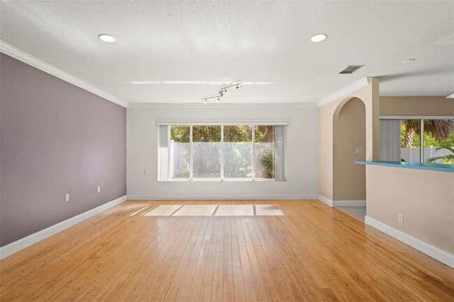 Foto del edificio - 2725 N Myrtle Ave