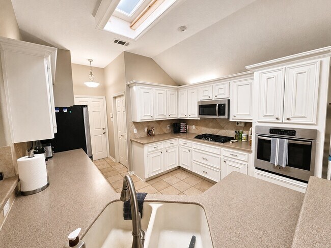 Foto del edificio - 5106 Misty Ln