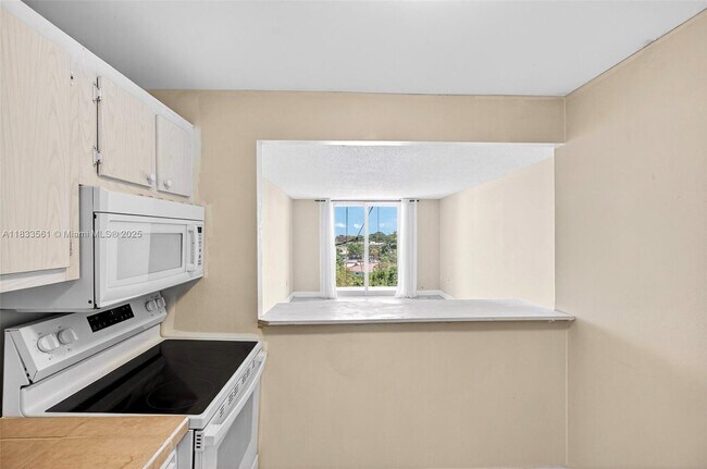 Building Photo - 16851 NE 23rd Ave