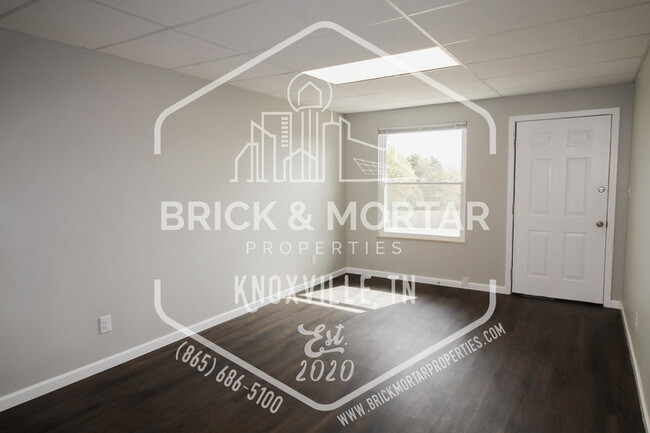 Building Photo - 1005 Clendenen Rd