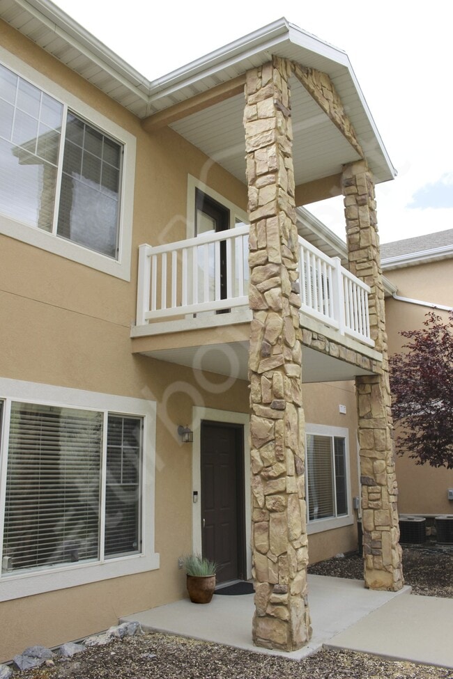 Building Photo - 1145 Canyon Meadow Dr
