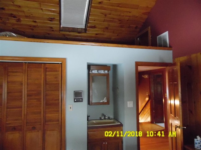 Building Photo - 33 Riverlake St