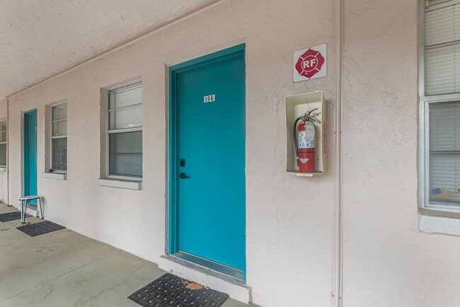 ST PETE APARTMENT FOR RENT!! - ST PETE APARTMENT FOR RENT!!