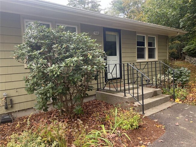 Building Photo - 5 Bayview Dr