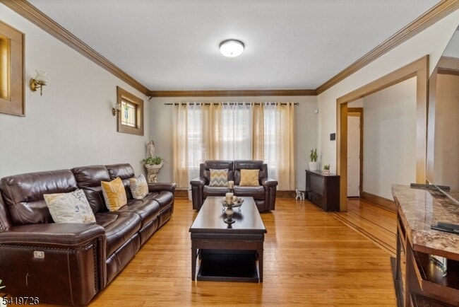 Building Photo - 144 Bellevue St