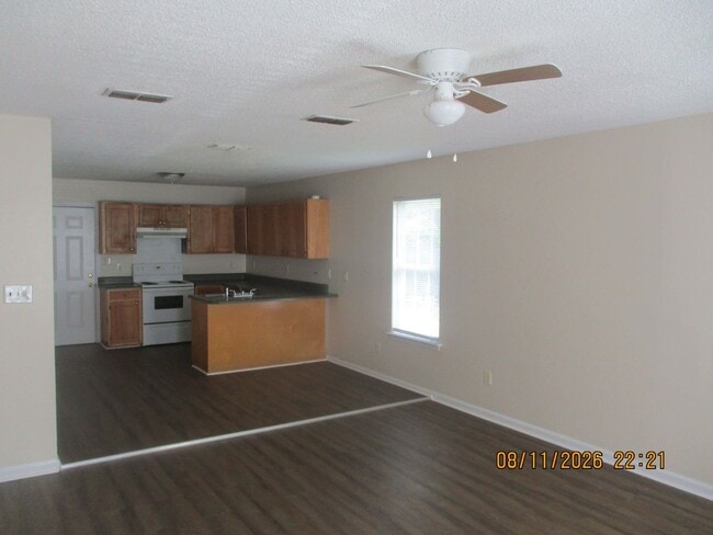 Building Photo - 2205 Beachview Dr