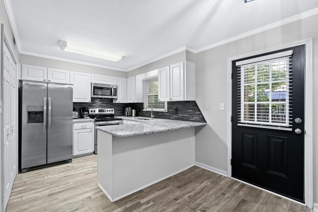 Foto del edificio - 715 Pine Dr