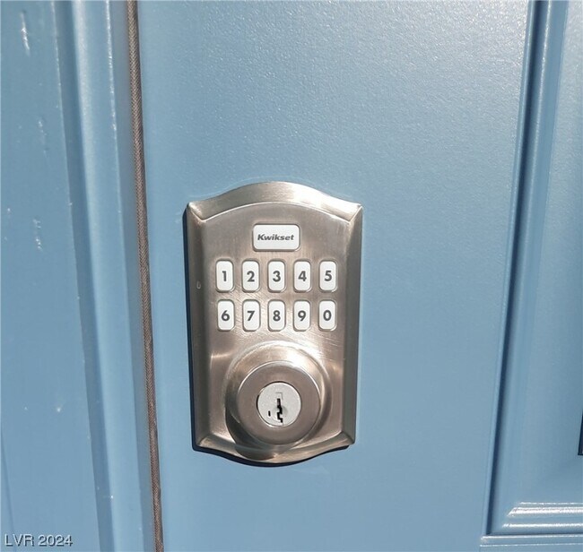 Foto del edificio - 1674 Glenora Falls St