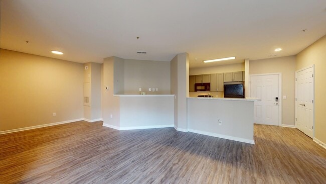 Interior Photo - 20 Lambourne