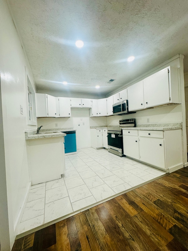 Foto del edificio - 2098 Pinecroft Cir