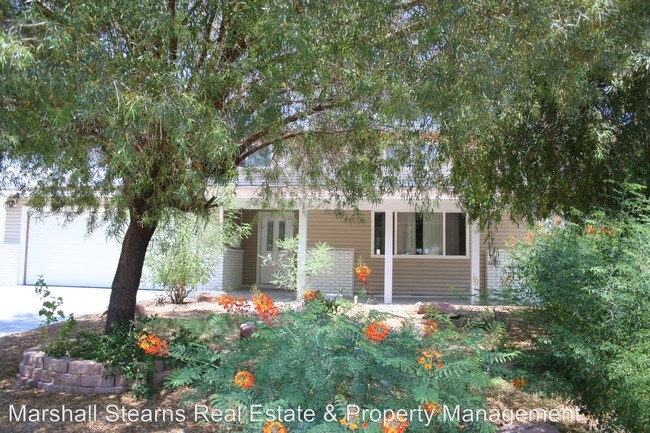 Building Photo - 3994 Sorrento Way