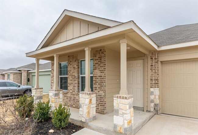 Building Photo - 175 Silver Springs Bend